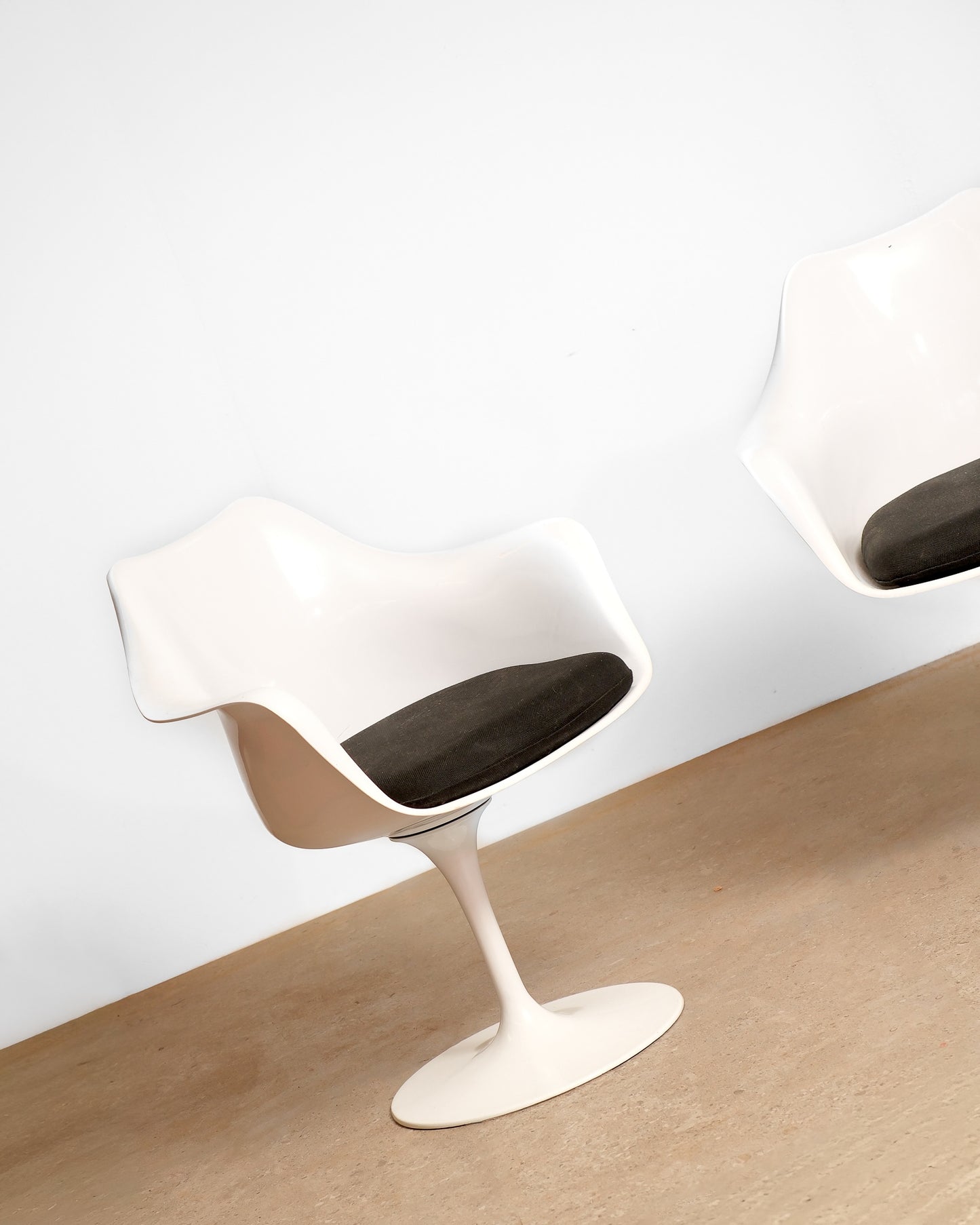 Tulip Arm Chair (Reproduction)