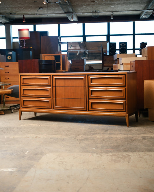 MCM Walnut 9-Drawer Dresser (1960s)