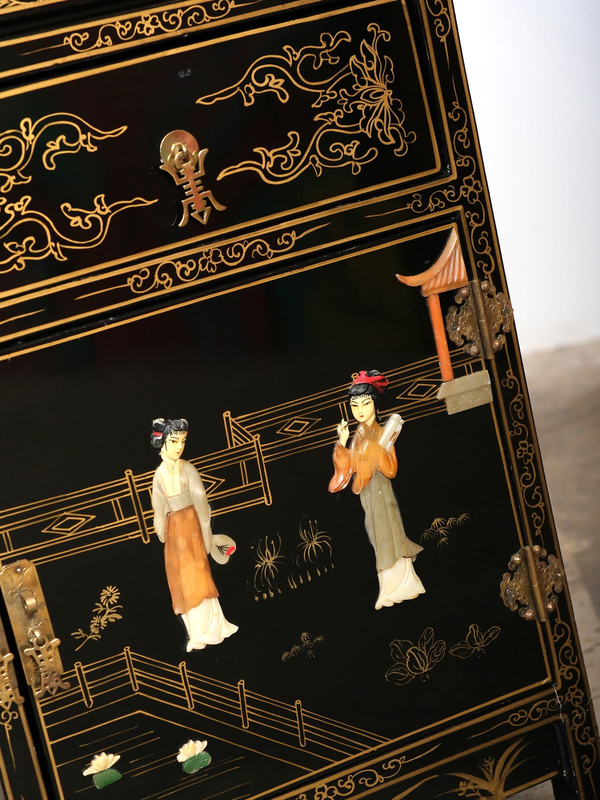 Chinese Chinoiserie Vintage Black Lacquered Nightstand / End Table