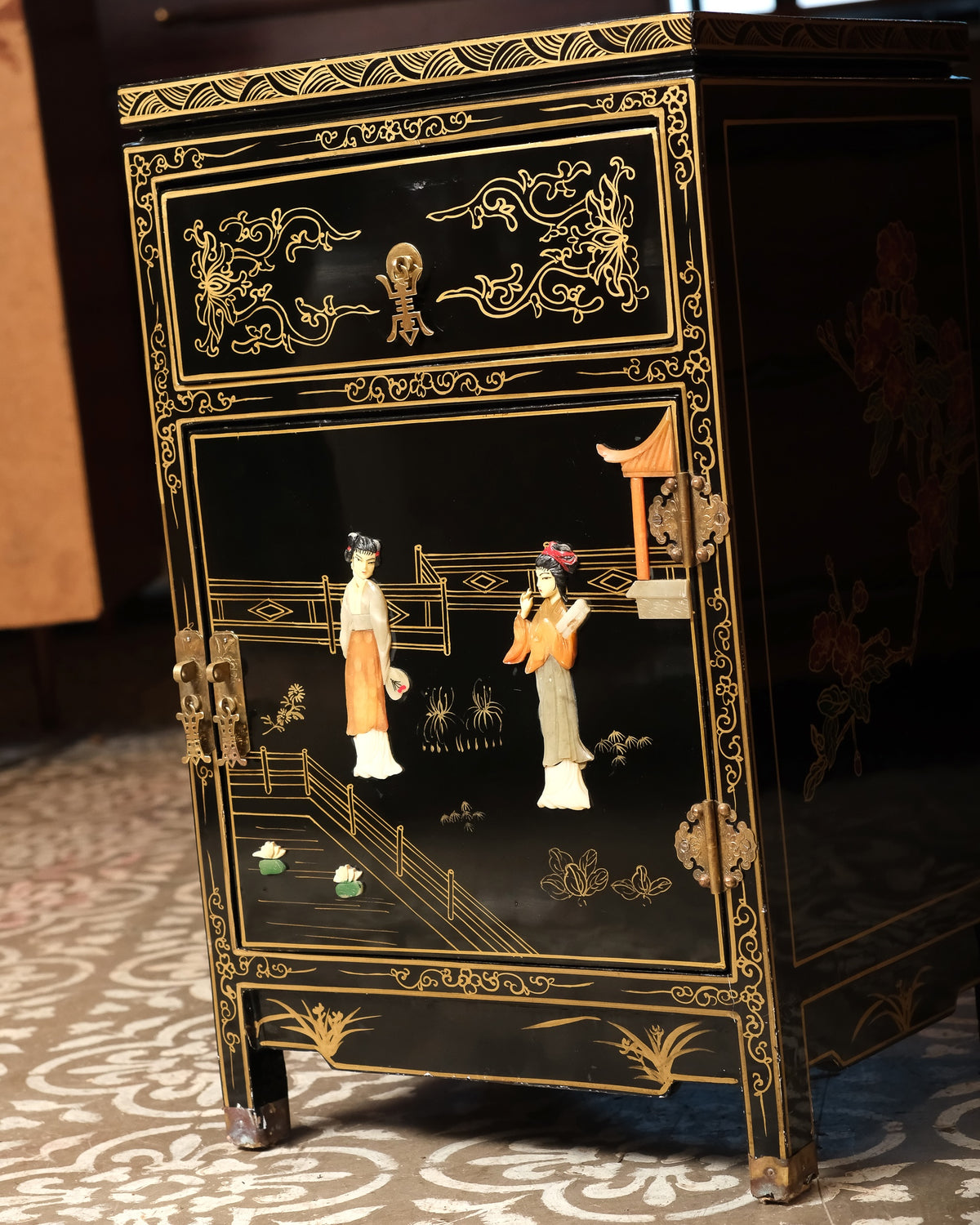 Chinese Chinoiserie Vintage Black Lacquered Nightstand / End Table