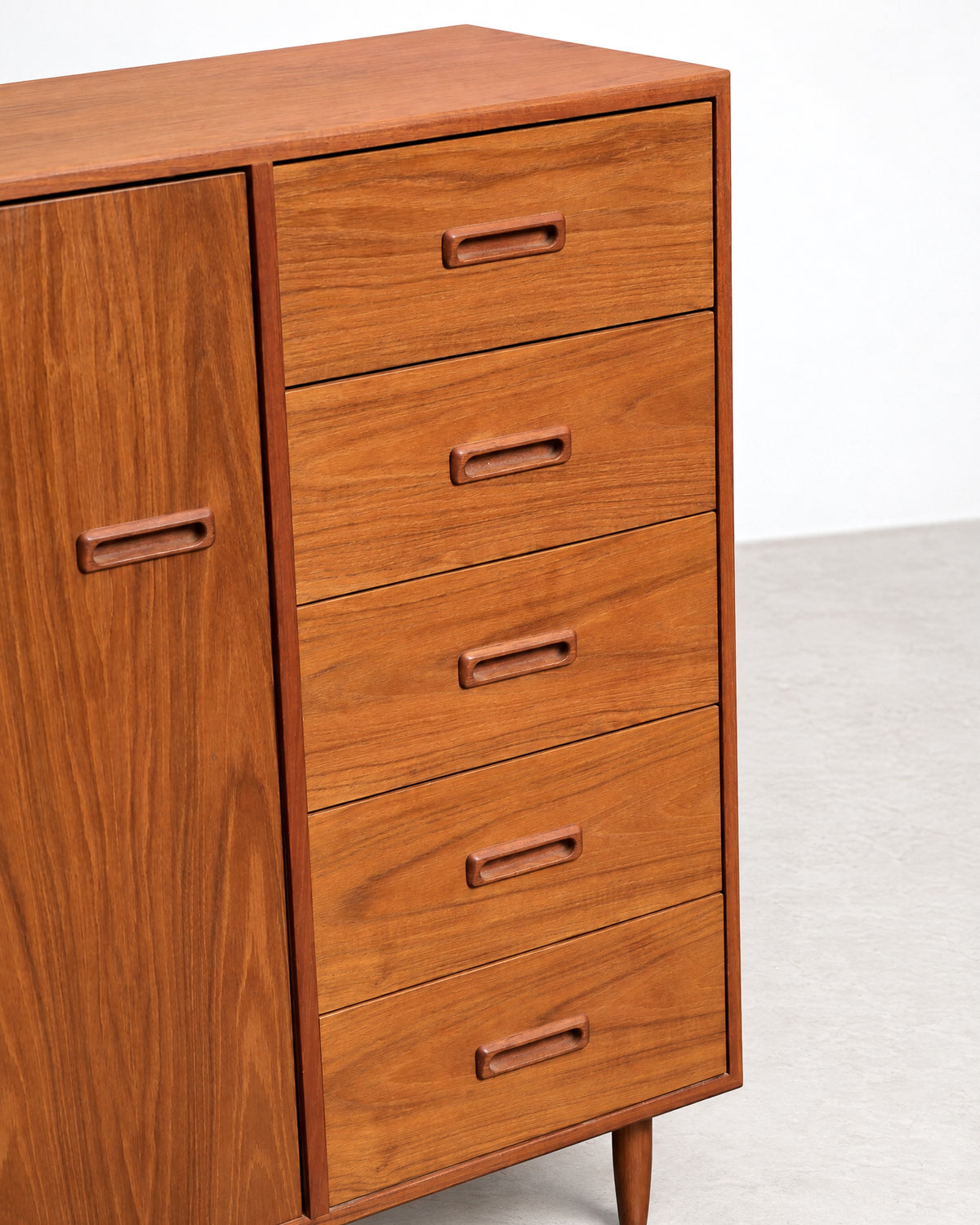 Additional angle of the gentleman's chest highlighting its profile and proportions.