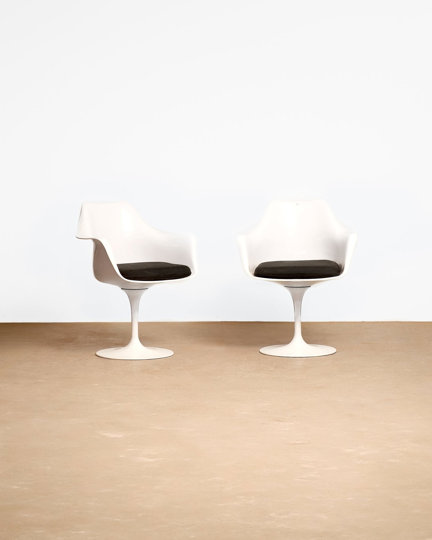 Tulip Arm Chair (Reproduction)