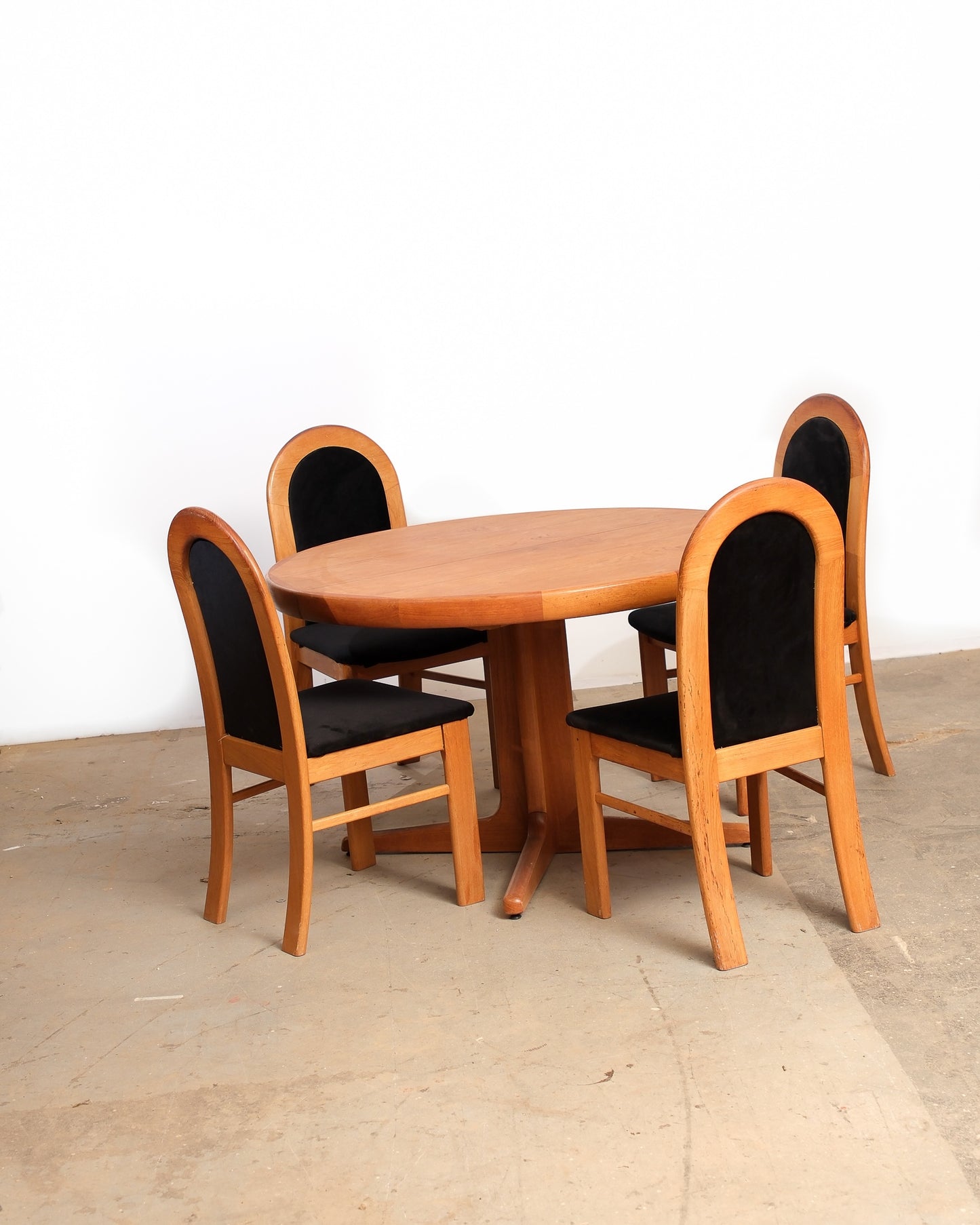 MCM Teak Round Table Set
