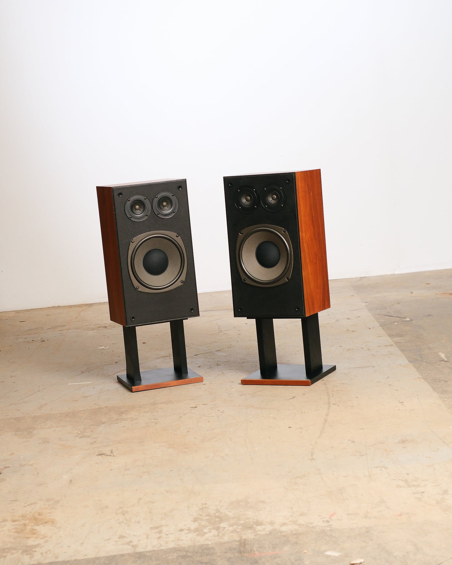 Vintage Realistic Optimus 21 Speakers with Stands