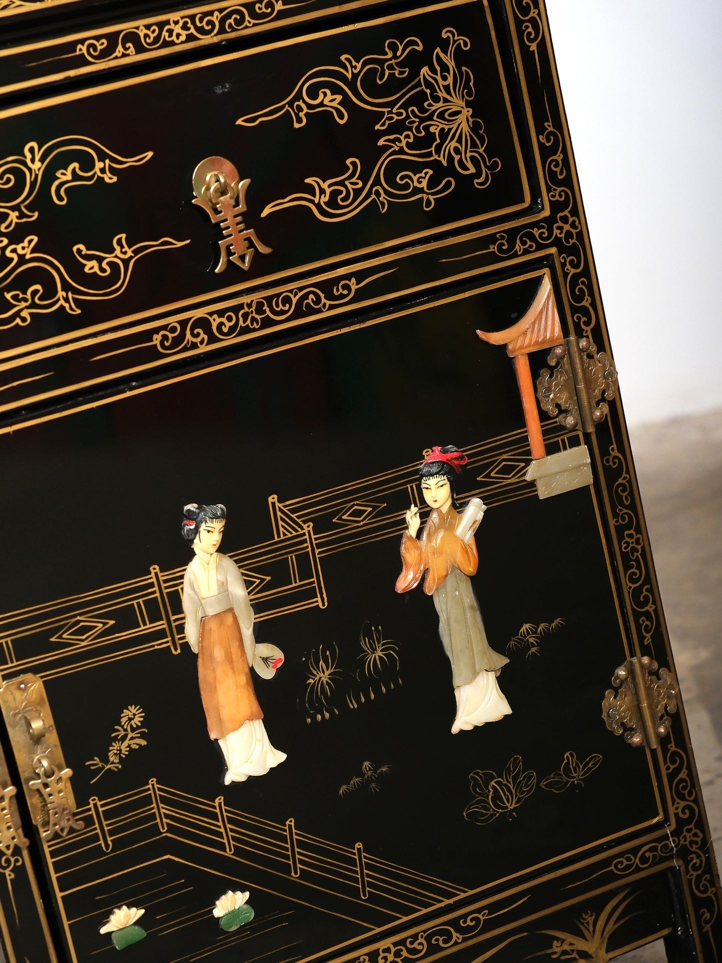 Chinese Chinoiserie Vintage Black Lacquered Nightstand / End Table