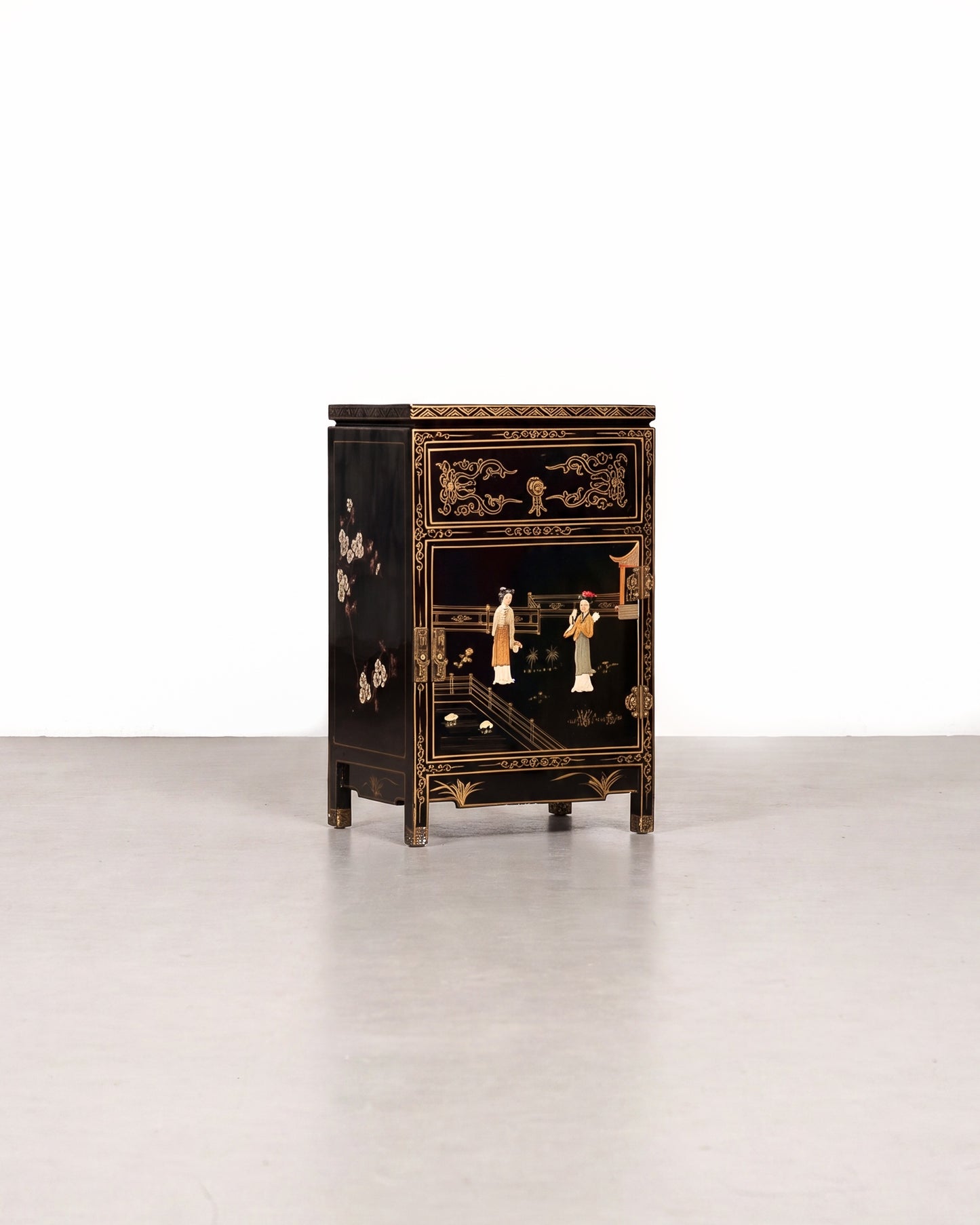 Chinese Chinoiserie Vintage Black Lacquered Nightstand / End Table
