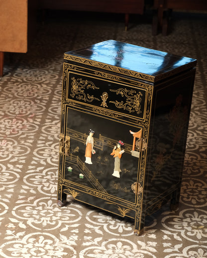 Chinese Chinoiserie Vintage Black Lacquered Nightstand / End Table