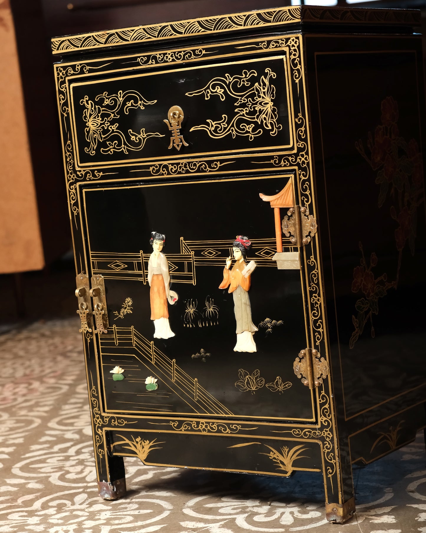 Chinese Chinoiserie Vintage Black Lacquered Nightstand / End Table