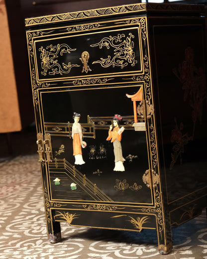 Chinese Chinoiserie Vintage Black Lacquered Nightstand / End Table