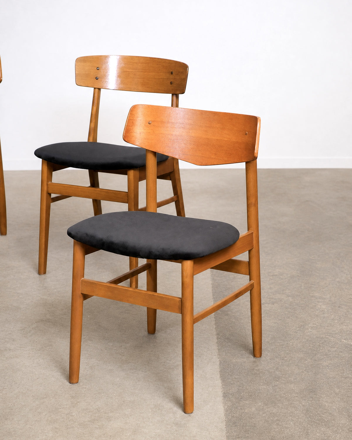 Overall view of the table and chairs from a corner angle showing the full set.