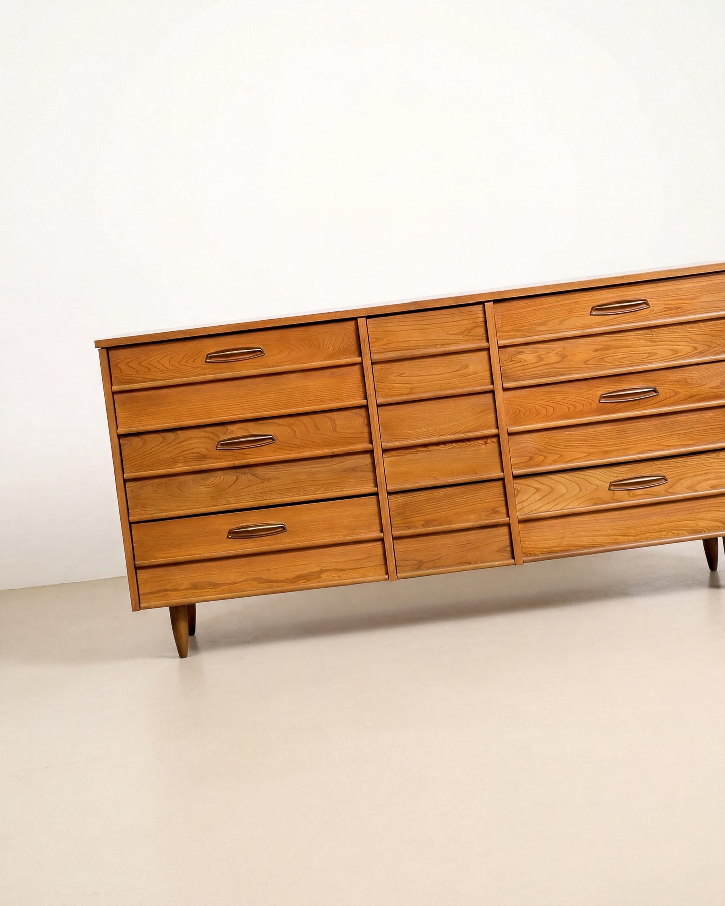 MCM 9-Drawer Dresser (1960s)