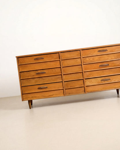 MCM 9-Drawer Dresser (1960s)