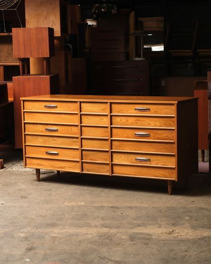MCM 9-Drawer Dresser (1960s)