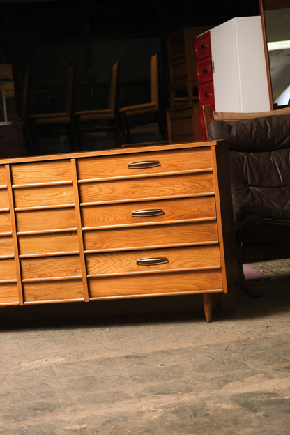 MCM 9-Drawer Dresser (1960s)