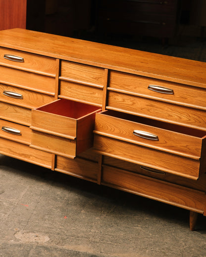 MCM 9-Drawer Dresser (1960s)