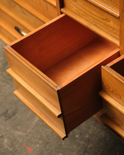 MCM 9-Drawer Dresser (1960s)