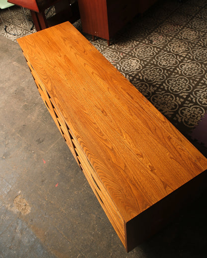 MCM 9-Drawer Dresser (1960s)