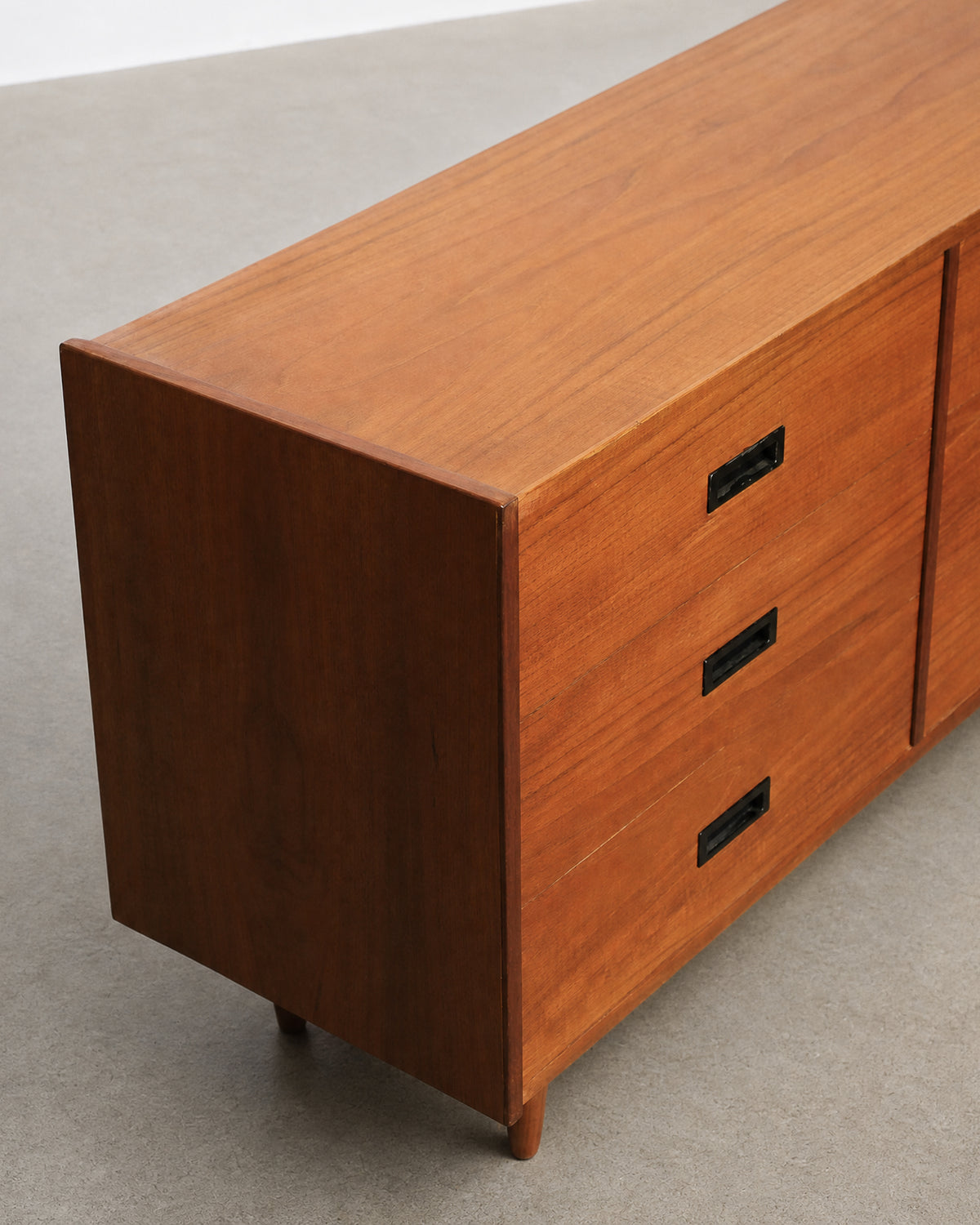 Side profile view showing depth and tapered leg design