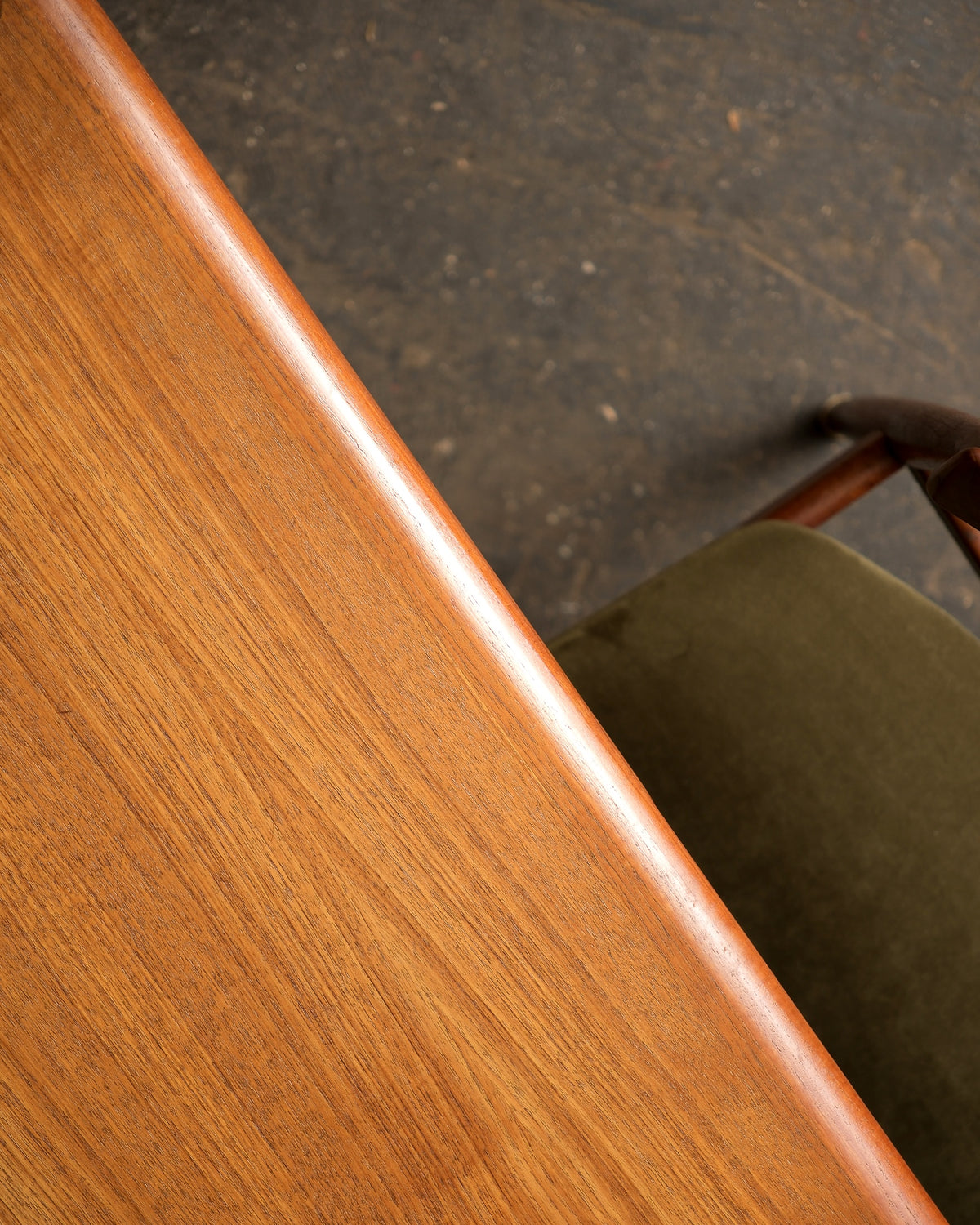 View of chair set from behind showing backrest curvature