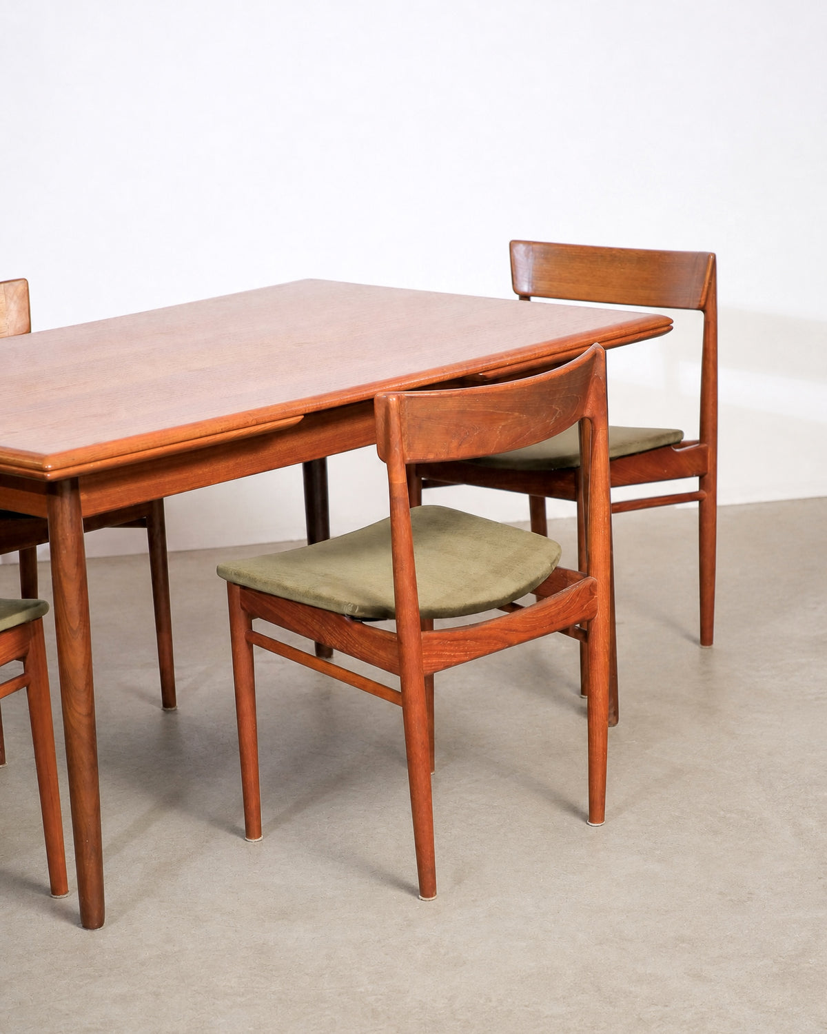 Detail of table apron and leg joinery in teak