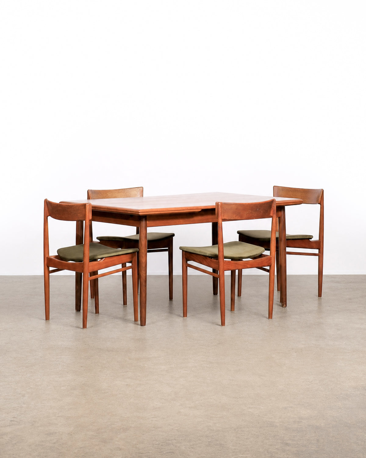 View of table top grain pattern and edge profile