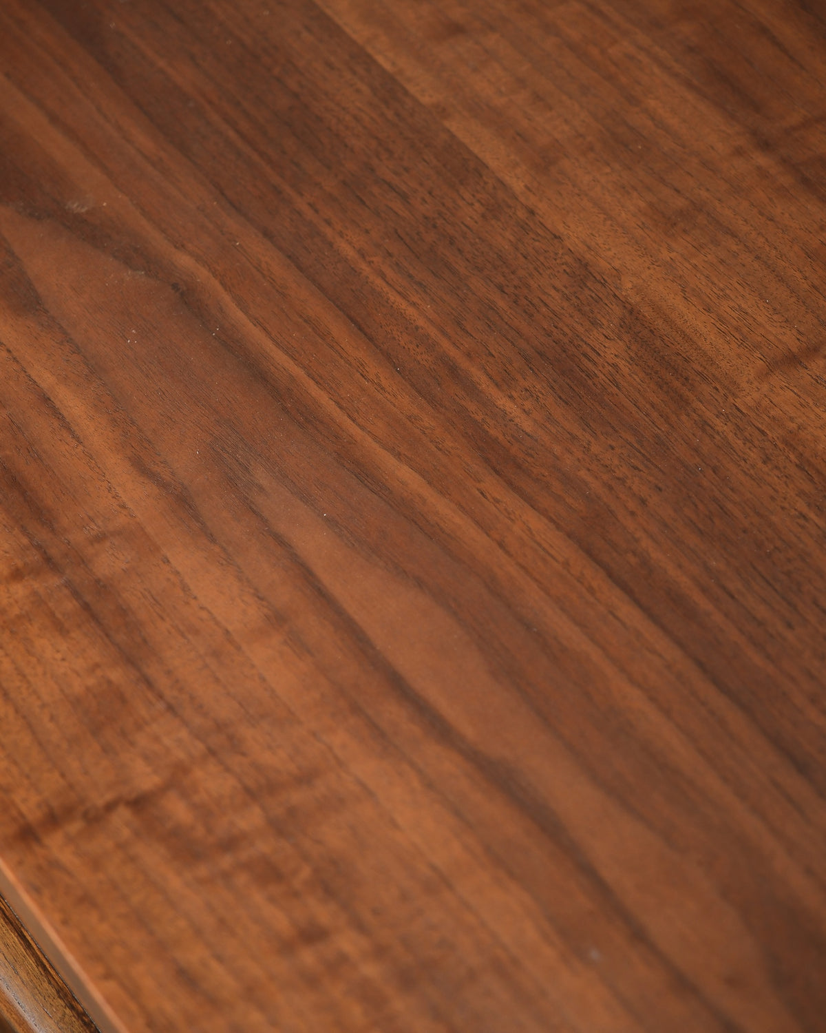 Detail of the walnut grain on the dresser top