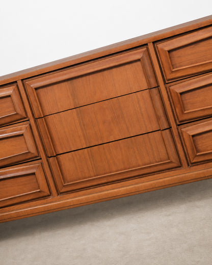 MCM Walnut 9-Drawer Dresser (1960s)