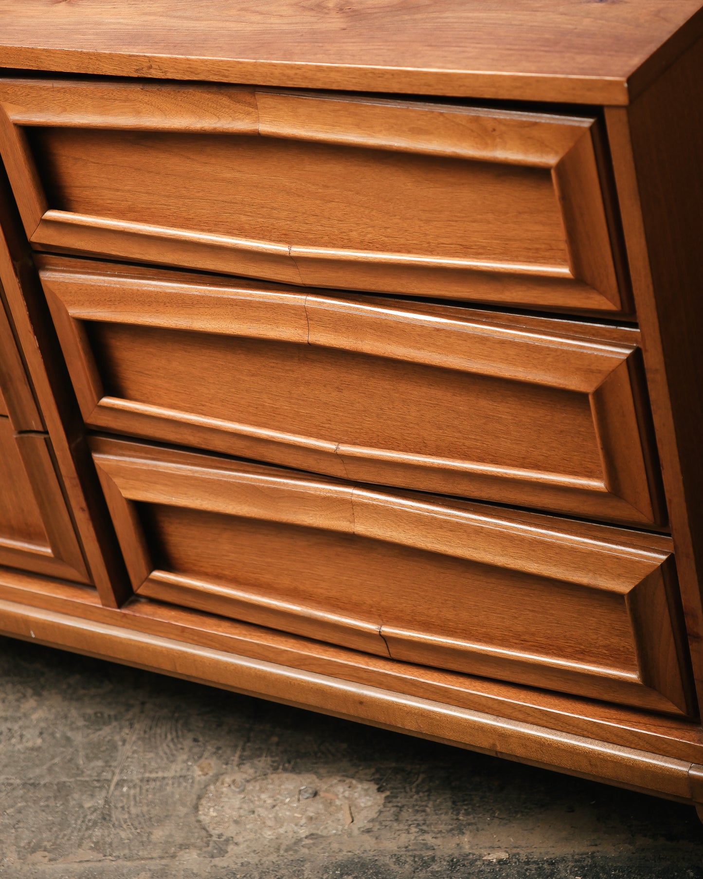 MCM Walnut 9-Drawer Dresser (1960s)