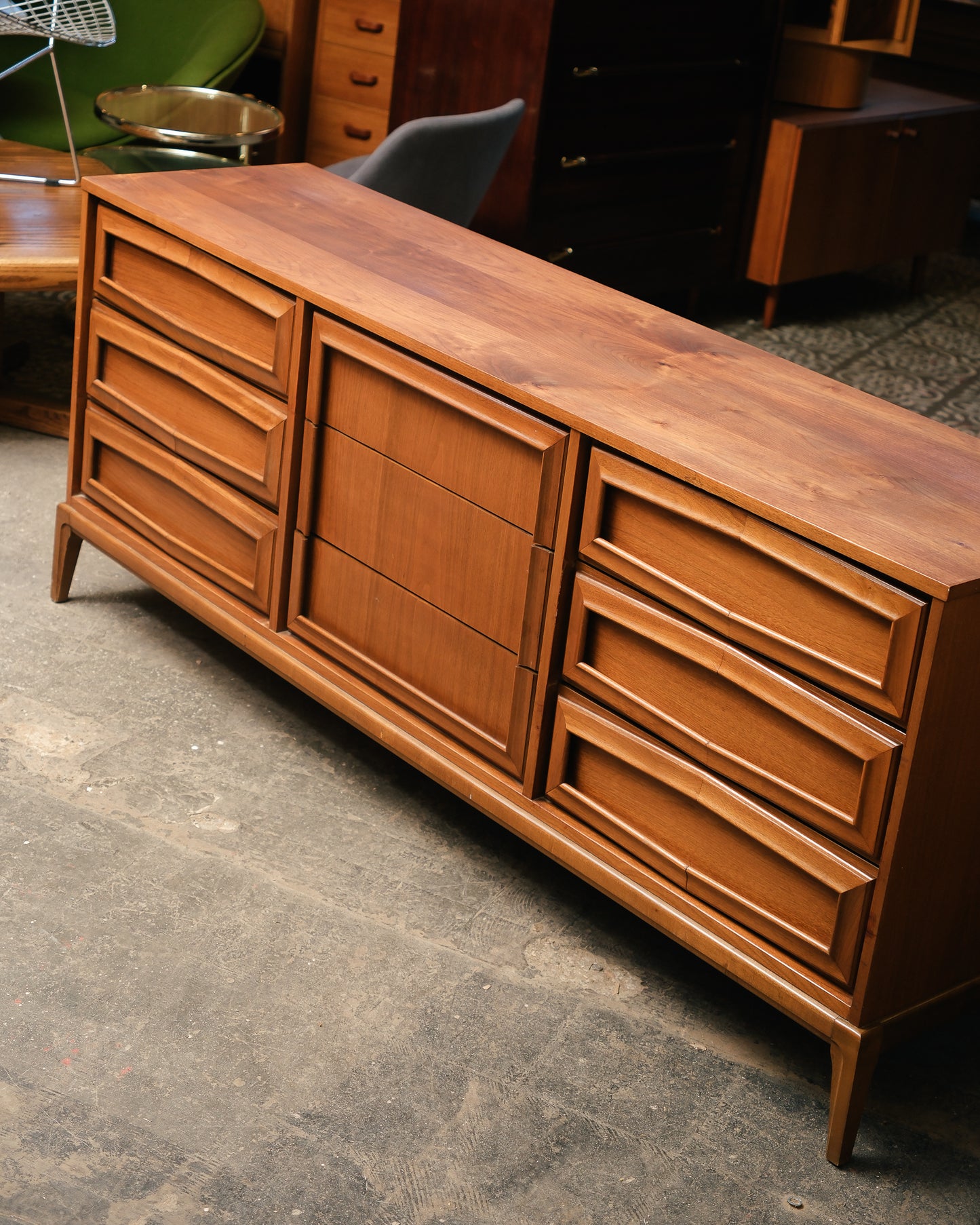 MCM Walnut 9-Drawer Dresser (1960s)