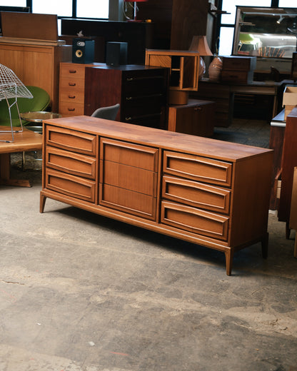 MCM Walnut 9-Drawer Dresser (1960s)