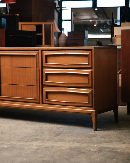 MCM Walnut 9-Drawer Dresser (1960s)